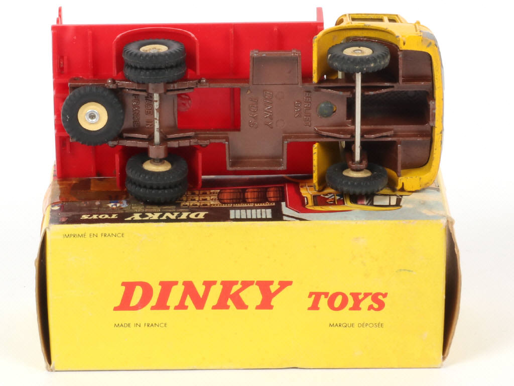 Lot 240 - DINKY TOYS (FRANCE) (1)