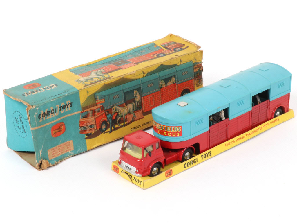 Lot 52 - CORGI TOYS (GB) (1)