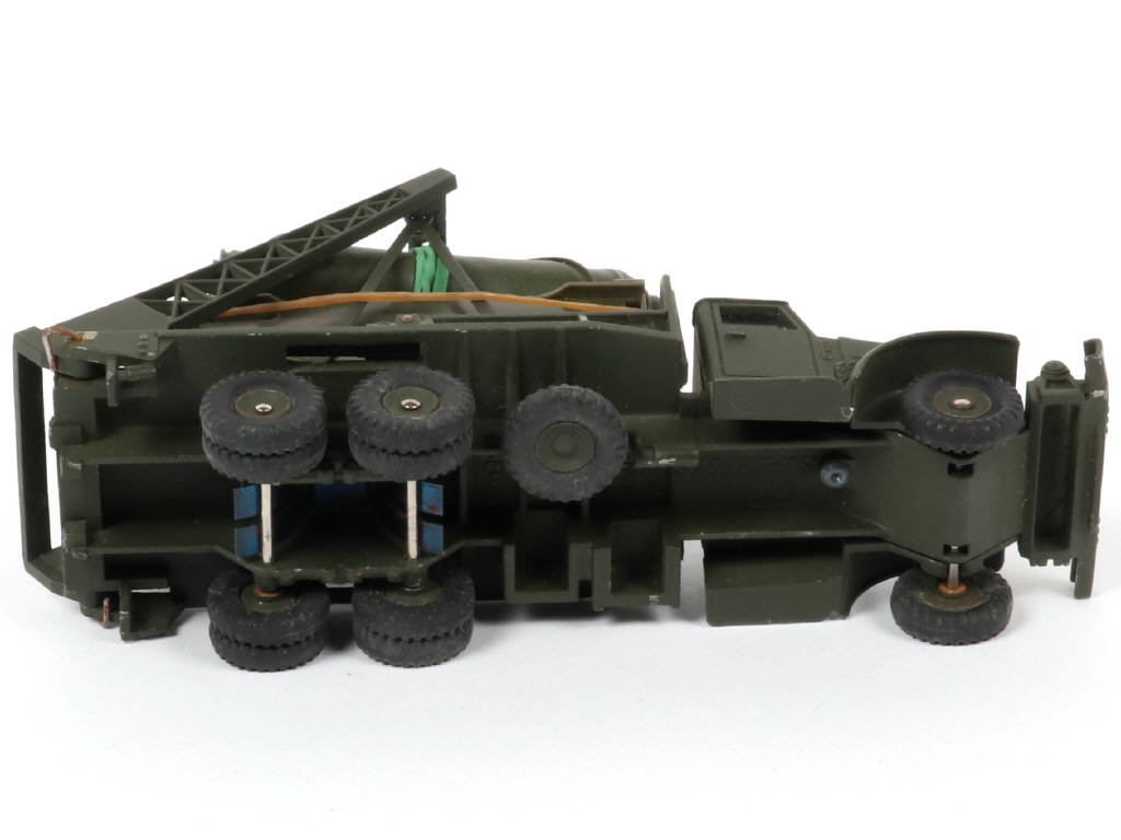 Lot 242 - DINKY TOYS (FRANCE) (1)
