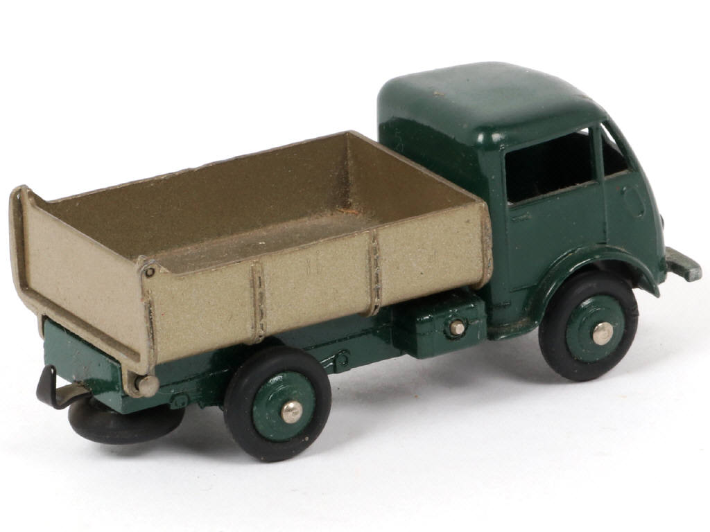 Lot 236 - DINKY TOYS (FRANCE) (1)