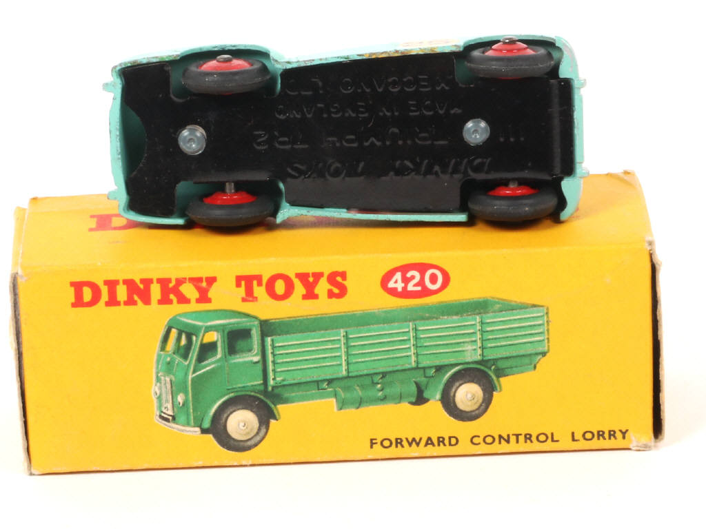 Lot 155 - DINKY TOYS (GB) (2)