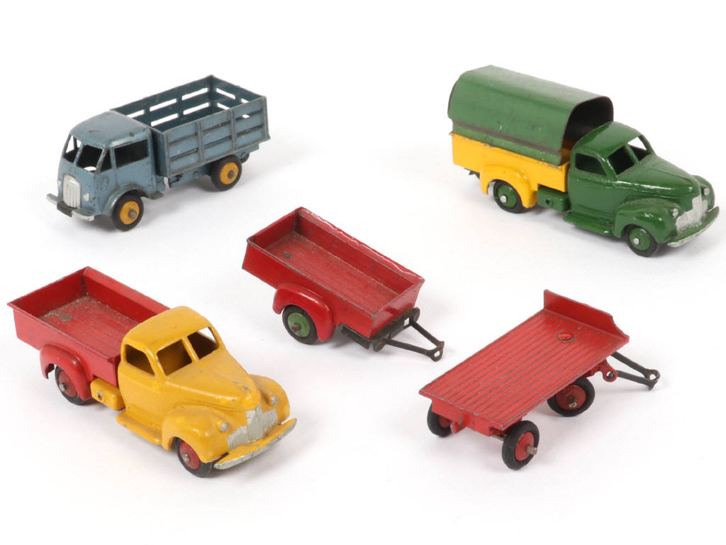 Lot 257 - DINKY TOYS (FRANCE) (5)