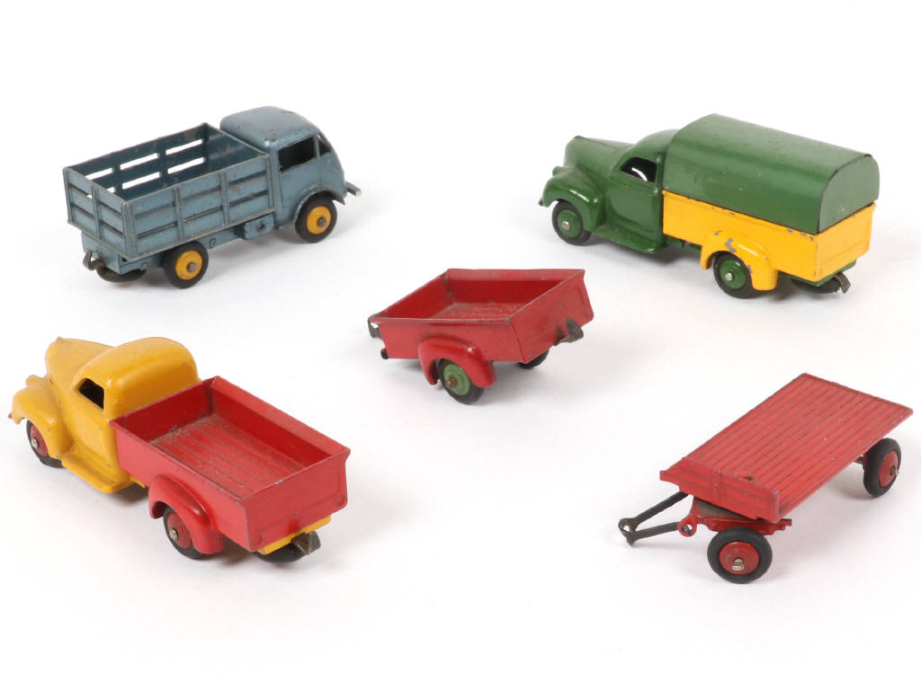 Lot 257 - DINKY TOYS (FRANCE) (5)