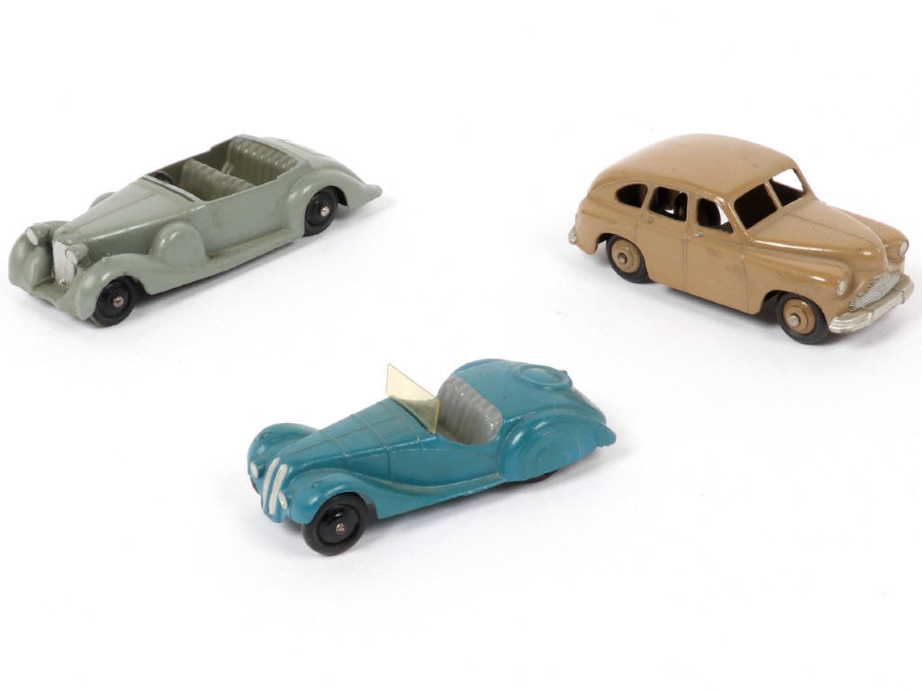 Lot 163 - DINKY TOYS (GB) (3)