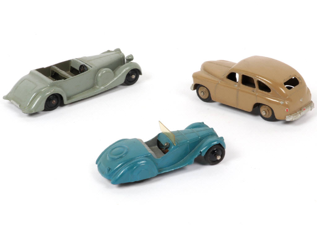 Lot 163 - DINKY TOYS (GB) (3)