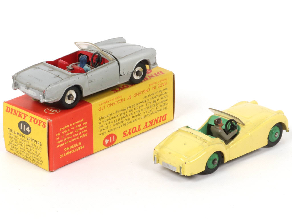 Lot 162 - DINKY TOYS (GB) (2)