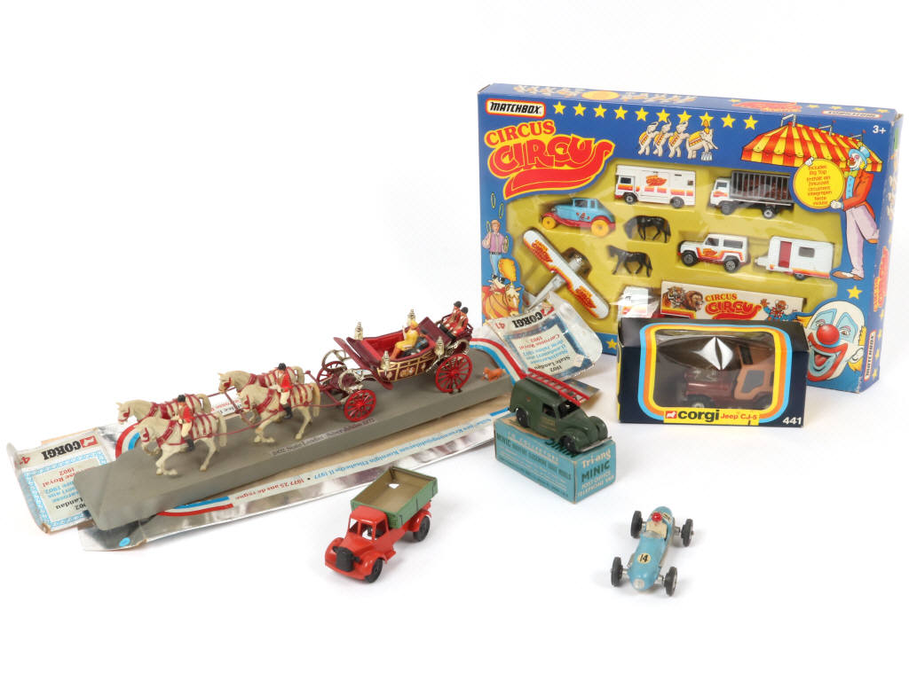 Lot 40 - DIVERS (GB) (12)