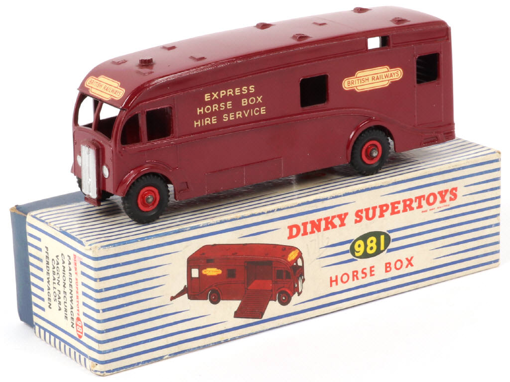 Lot 170 - DINKY TOYS (GB) (1)