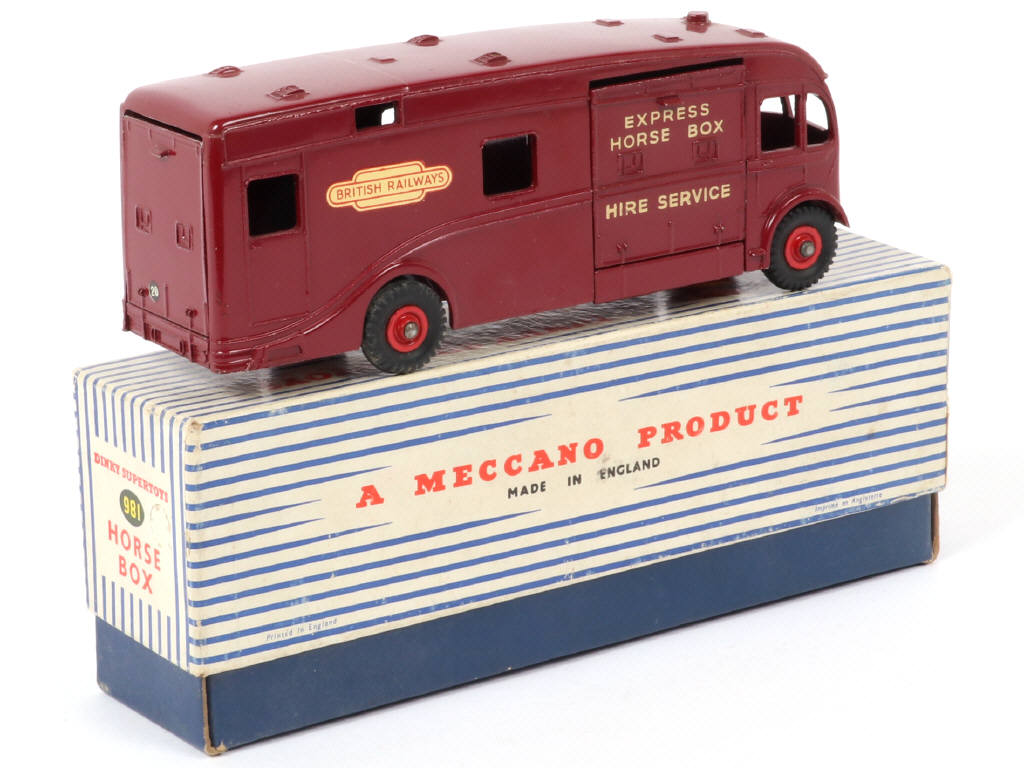 Lot 170 - DINKY TOYS (GB) (1)