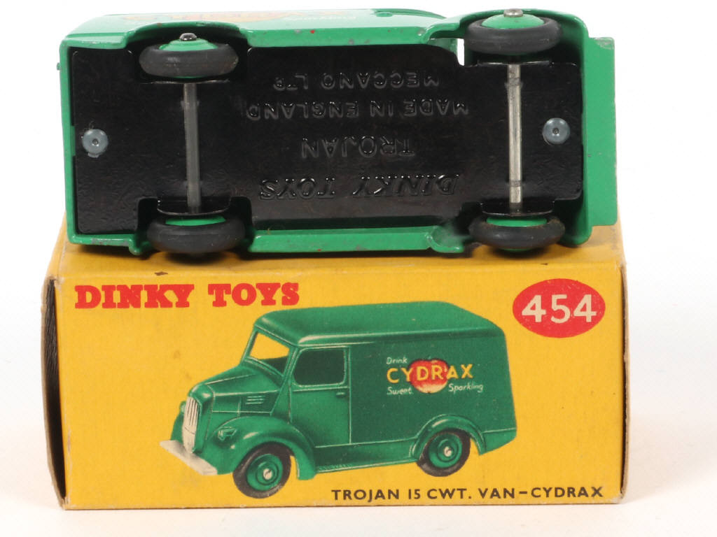 Lot 165 - DINKY TOYS (GB) (1)