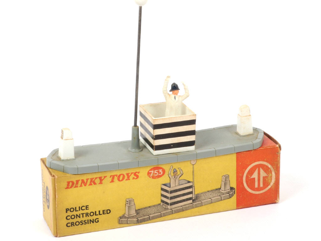 Lot 181 - DINKY TOYS (GB) (1)