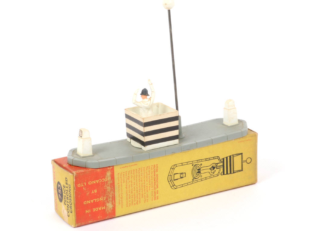 Lot 181 - DINKY TOYS (GB) (1)