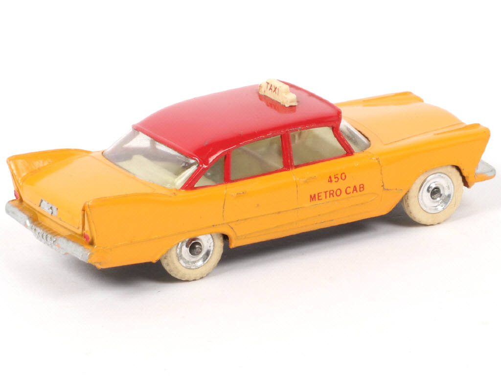 Lot 147 - DINKY TOYS (GB) (1)