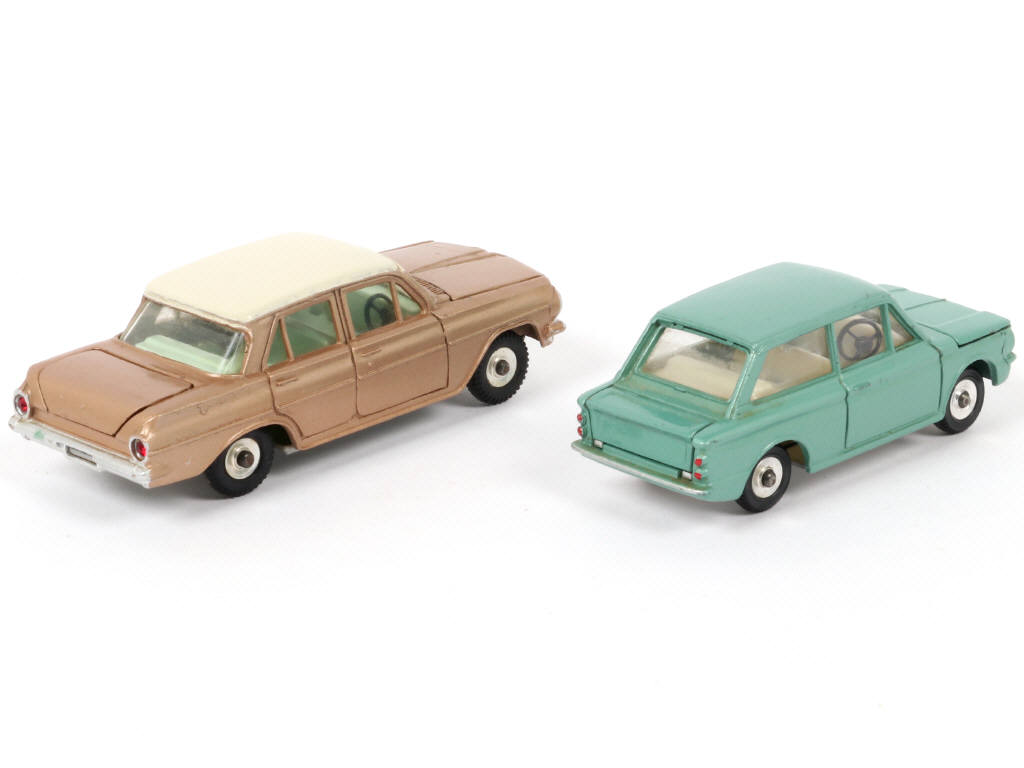 Lot 158 - DINKY TOYS (GB) (2)