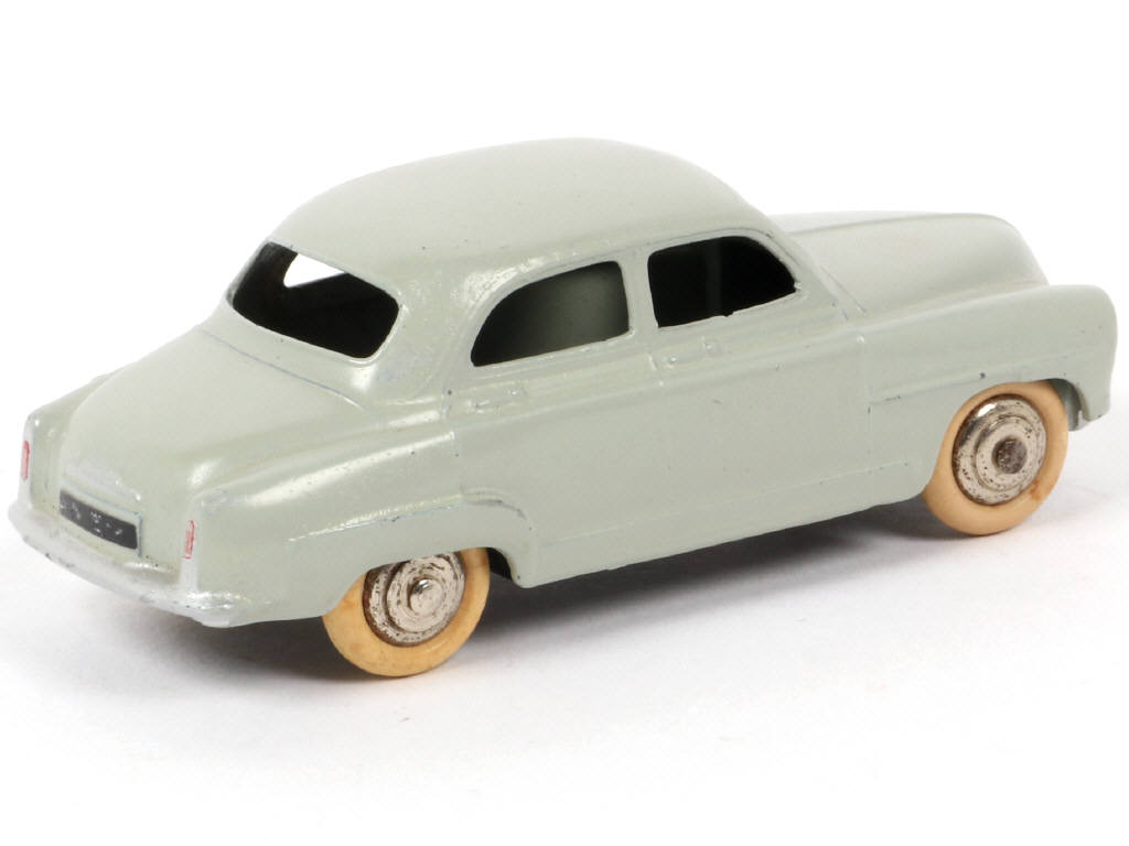 Lot 217 - DINKY TOYS (FRANCE) (1)