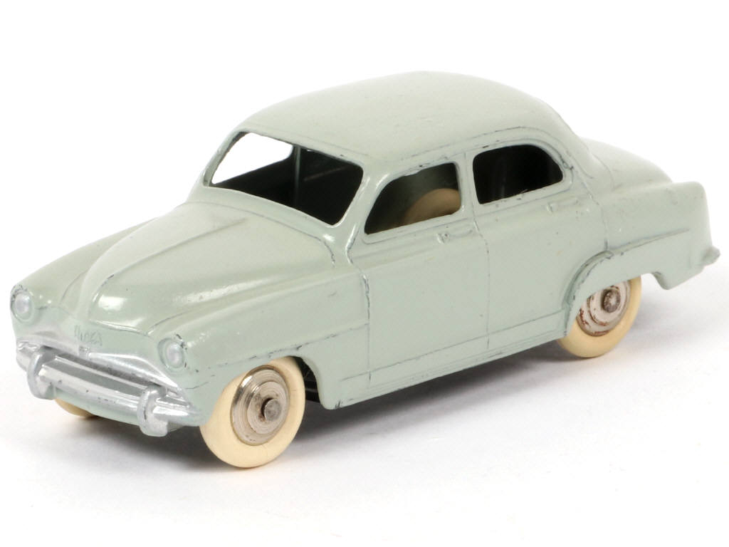 Lot 218 - DINKY TOYS (FRANCE) (1)