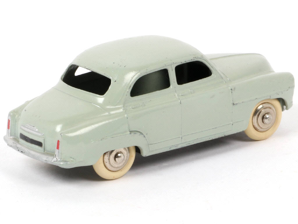 Lot 218 - DINKY TOYS (FRANCE) (1)