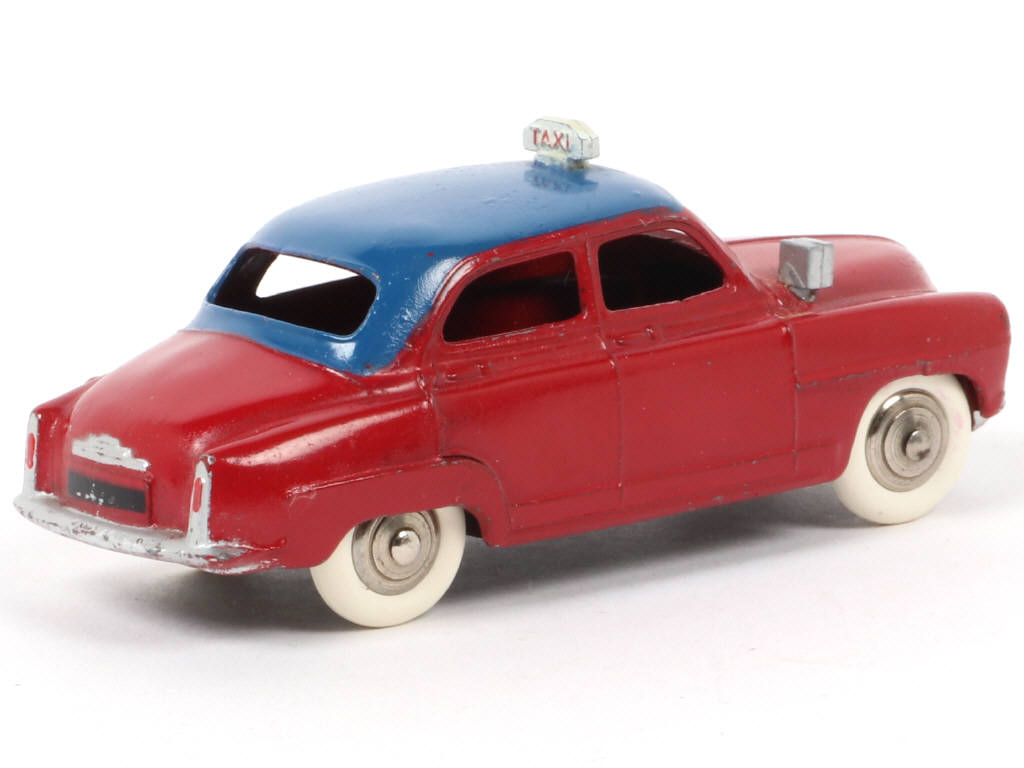 Lot 221 - DINKY TOYS (FRANCE) (1)