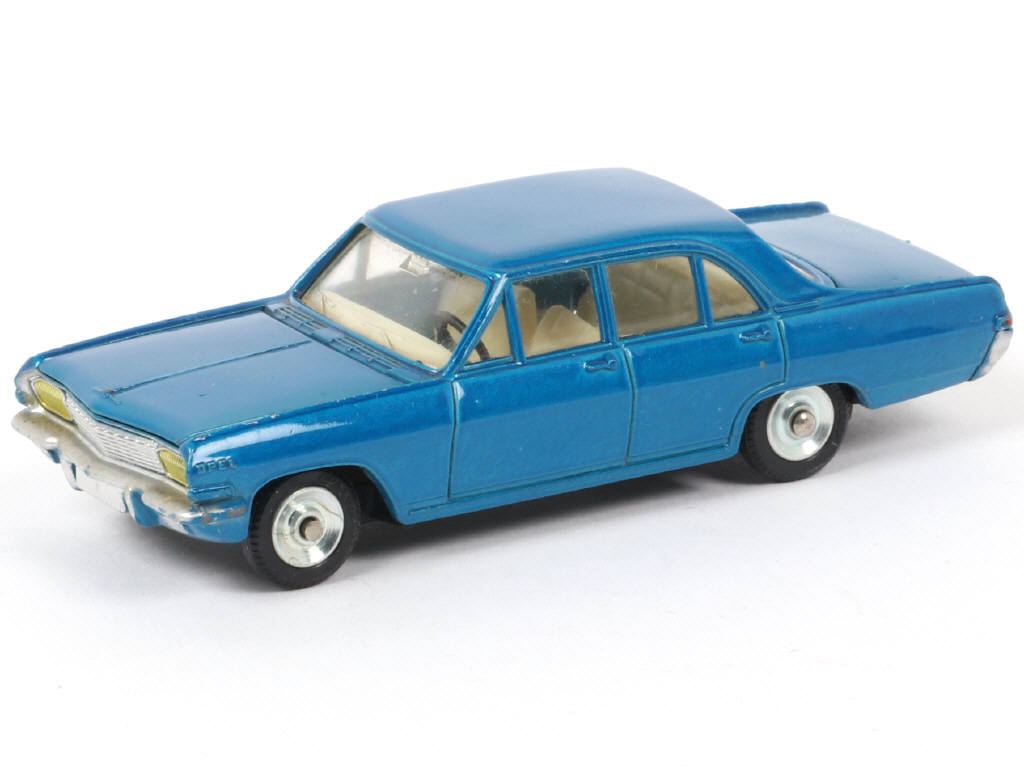 Lot 225 - DINKY TOYS (FRANCE) (1)