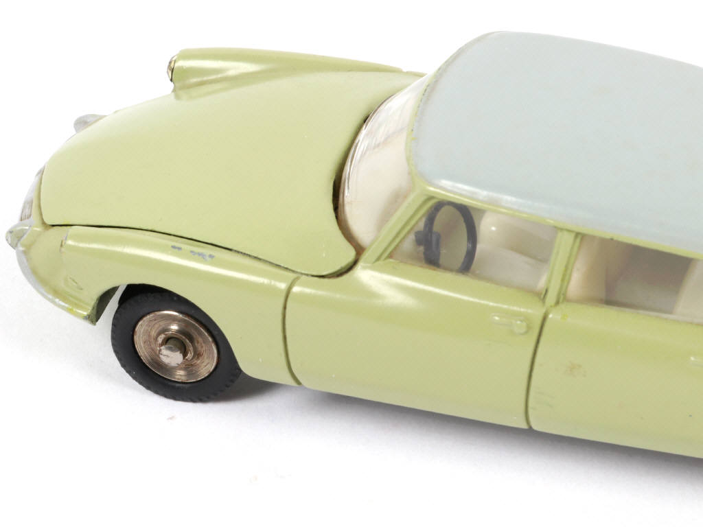 Lot 193 - DINKY TOYS (FRANCE) (1)