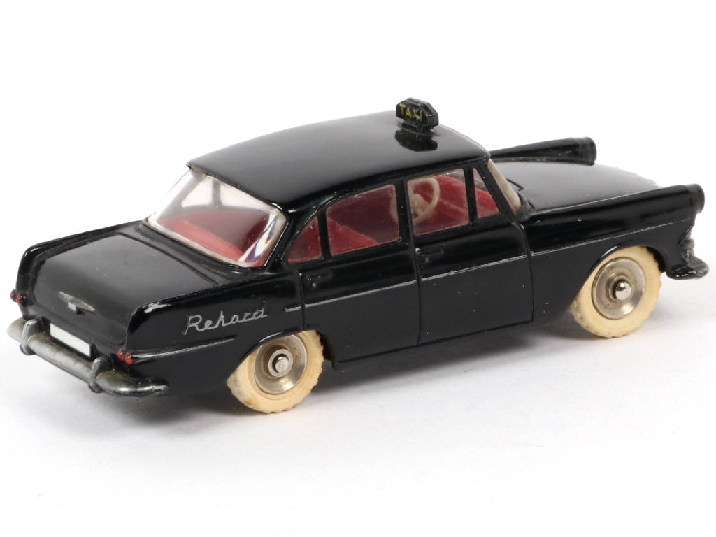 Lot 226 - DINKY TOYS (FRANCE) (1)
