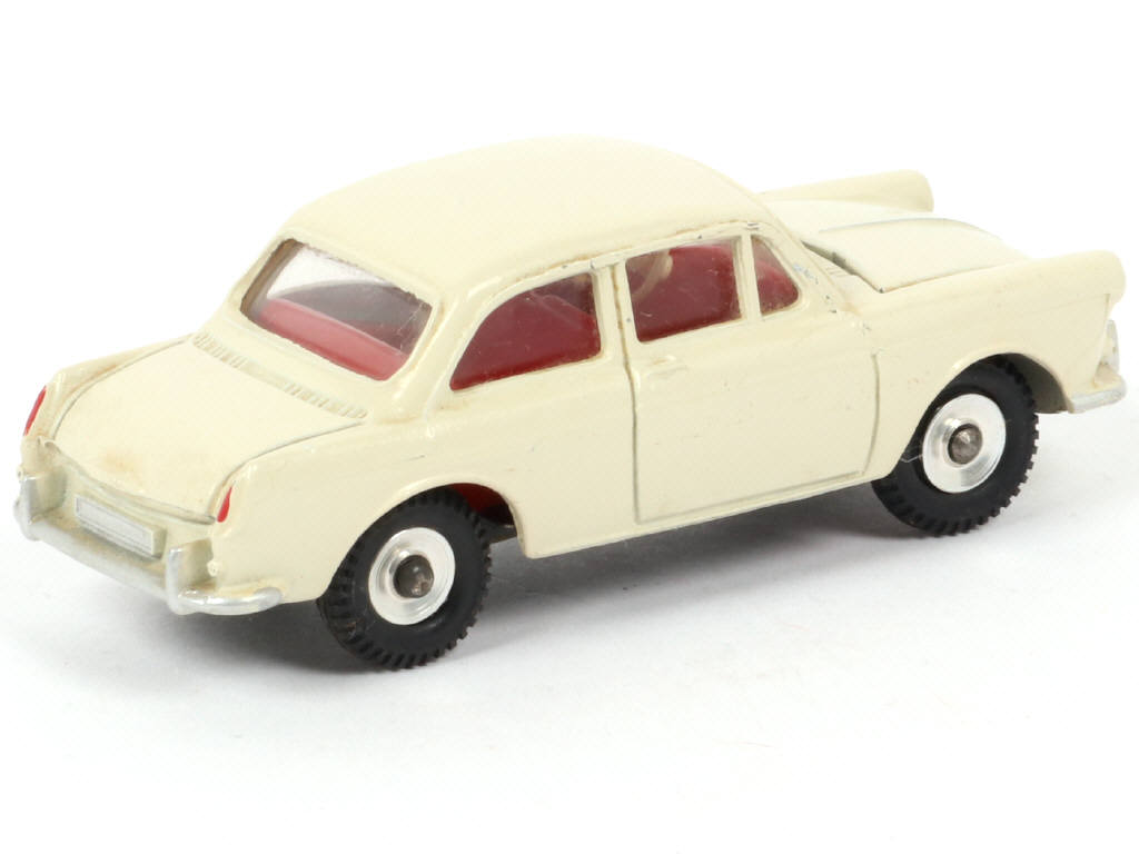 Lot 107 - DINKY TOYS (GB) (1)