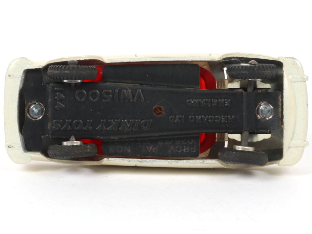 Lot 107 - DINKY TOYS (GB) (1)