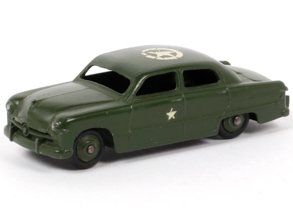 Lot 105 - DINKY TOYS (GB) (1)