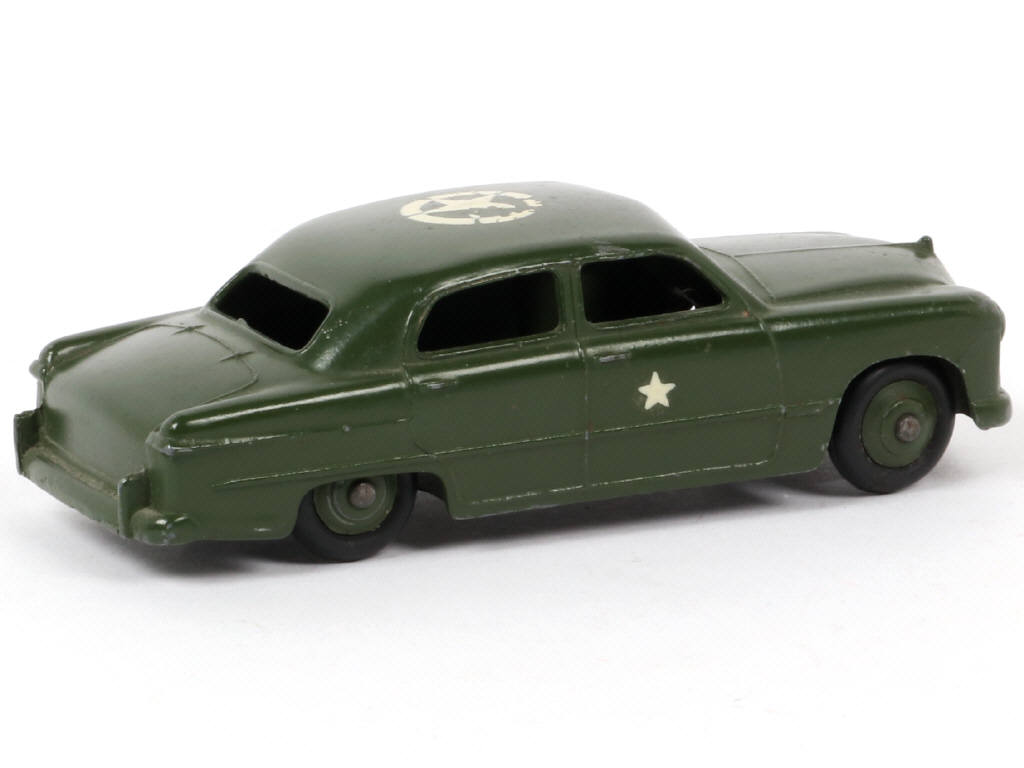 Lot 105 - DINKY TOYS (GB) (1)
