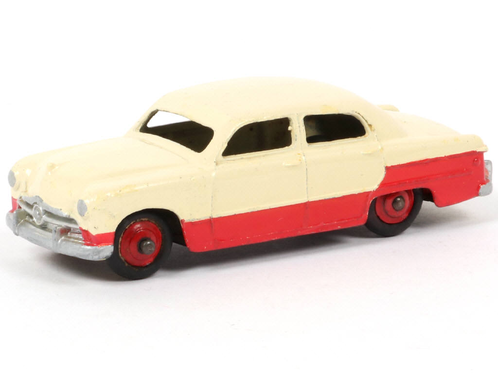 Lot 127 - DINKY TOYS (GB) (1)