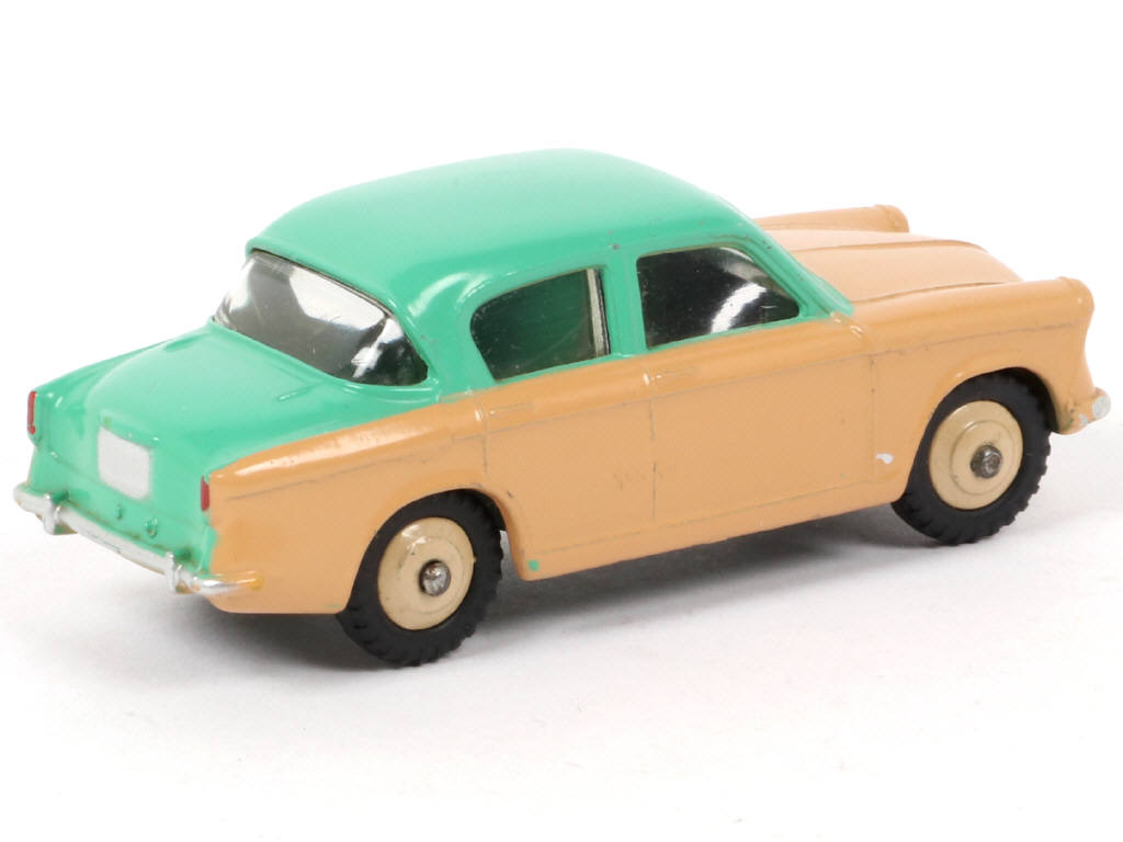 Lot 133 - DINKY TOYS (GB) (1)