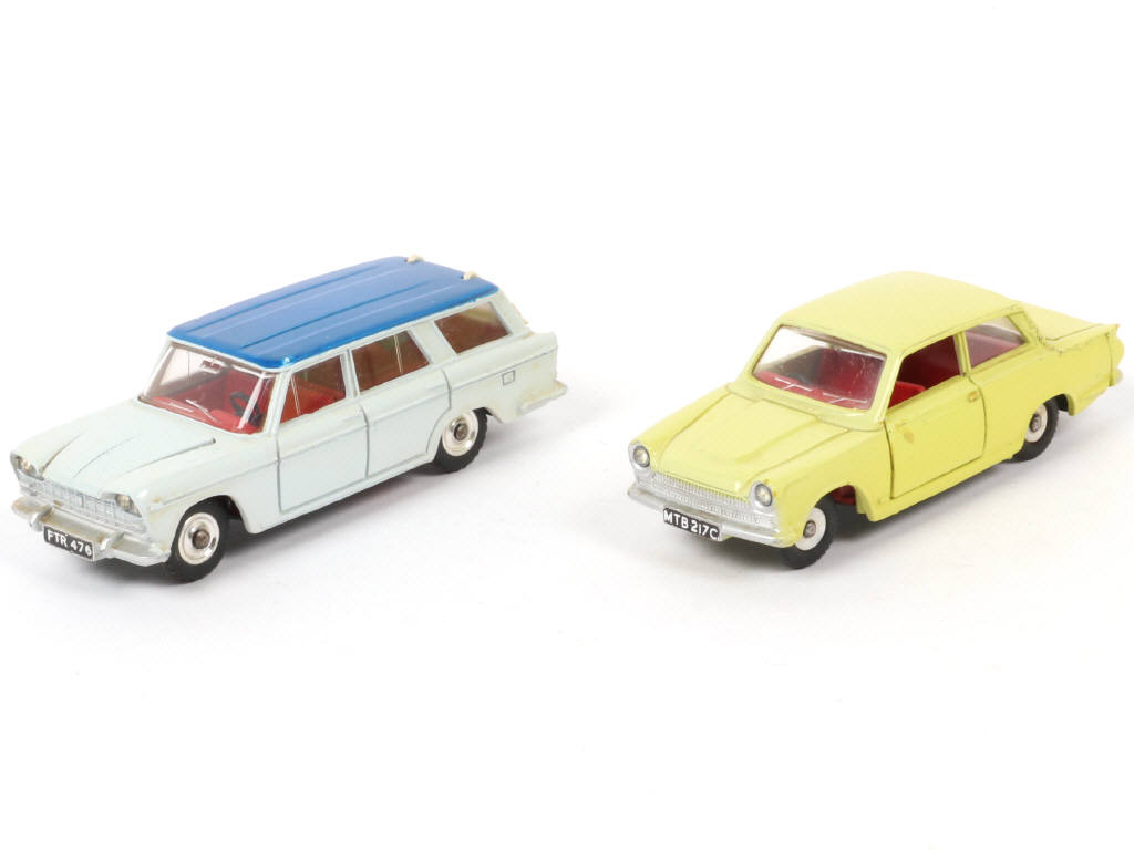 Lot 159 - DINKY TOYS (GB) (2)