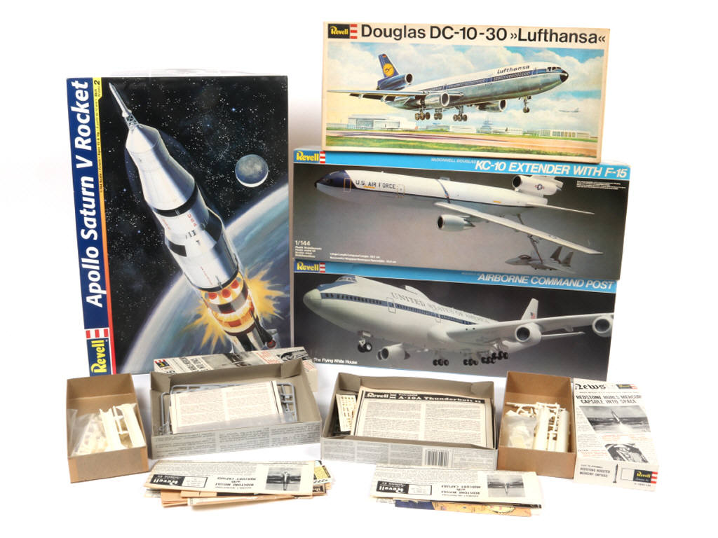 Lot 71 - REVELL (USA) (9)