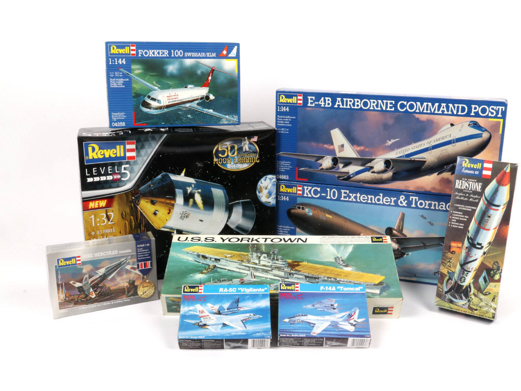Lot 72 - REVELL (USA) (9)