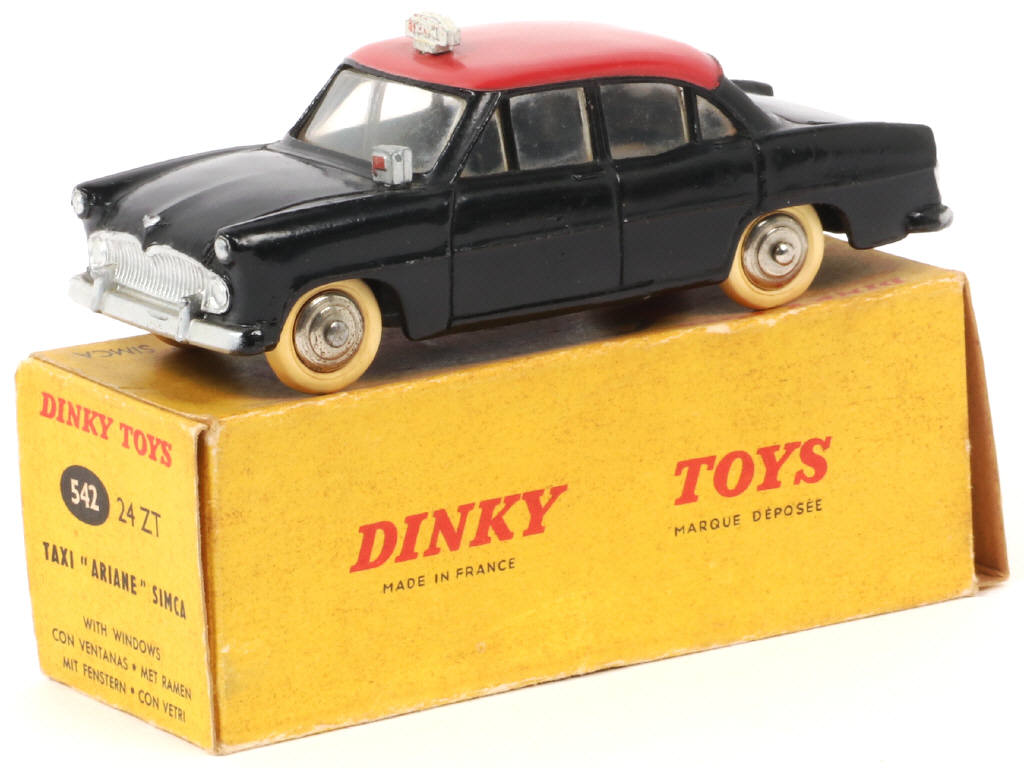 Lot 139 - DINKY TOYS (FRANCE) (1)