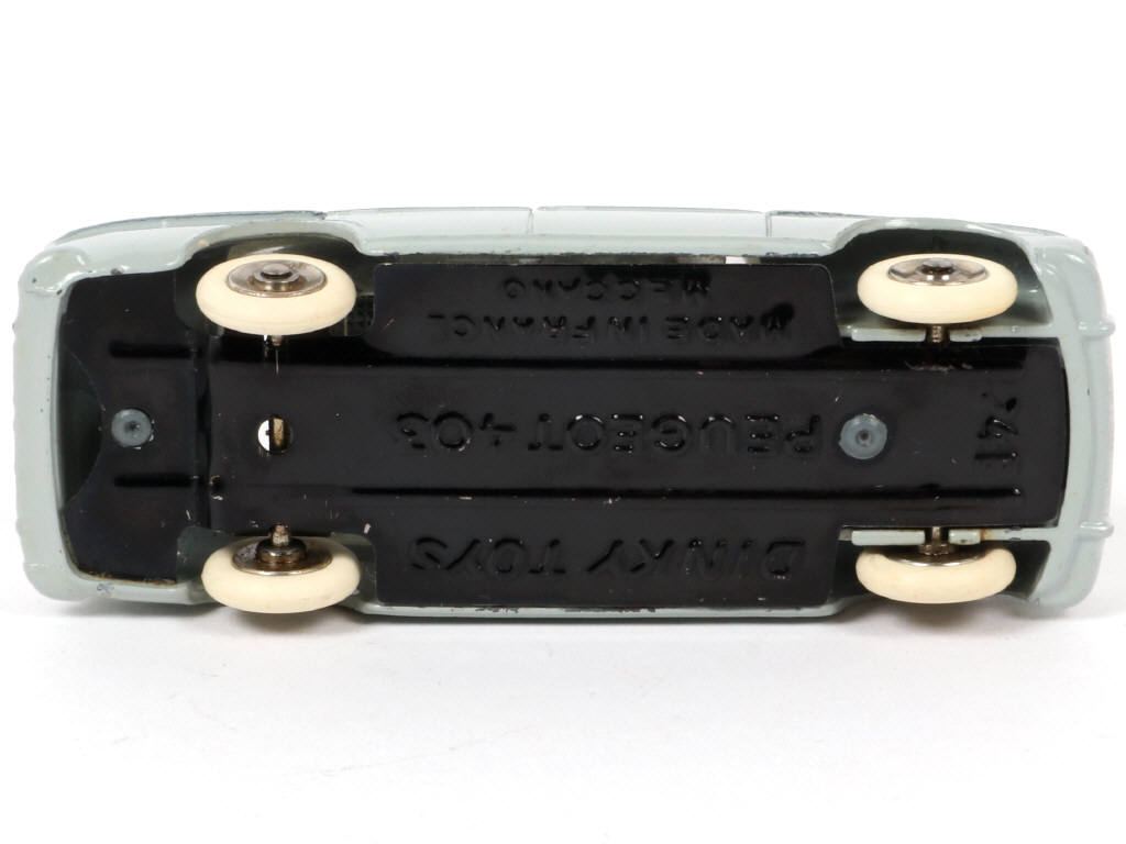 Lot 105 - DINKY TOYS (FRANCE) (1)