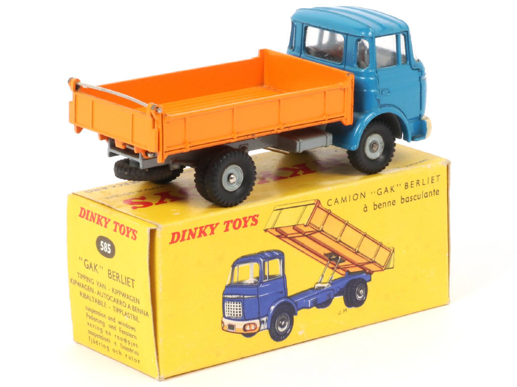 Lot 201 - DINKY TOYS (FRANCE) (1)