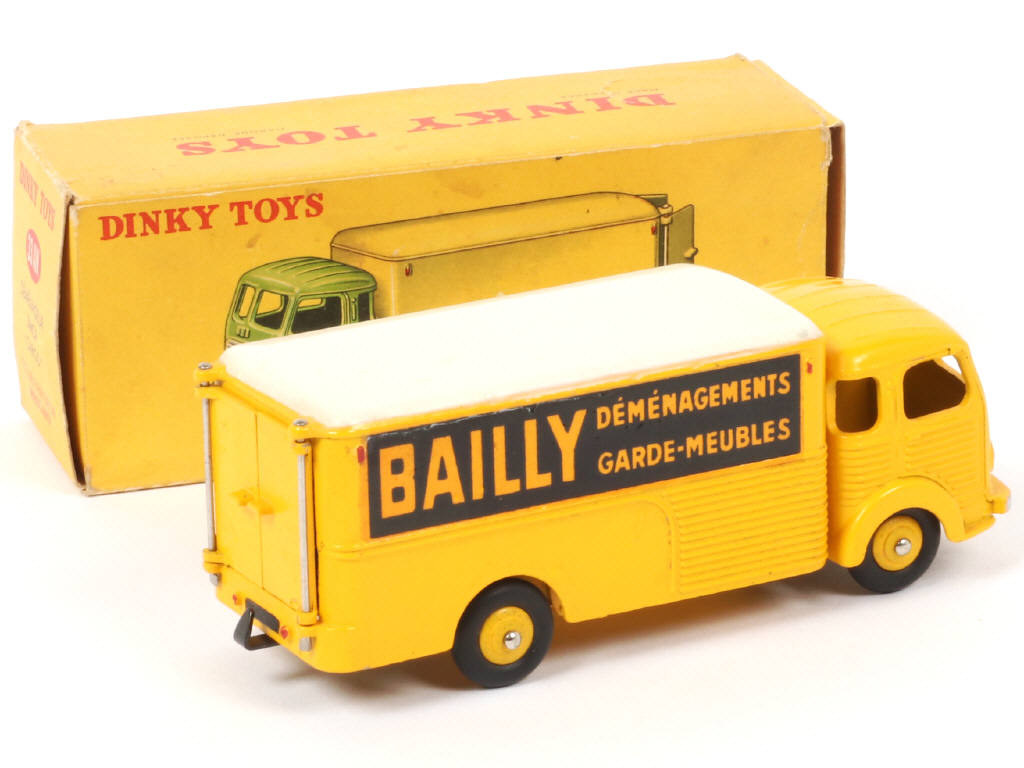 Lot 195 - DINKY TOYS (FRANCE) (1)