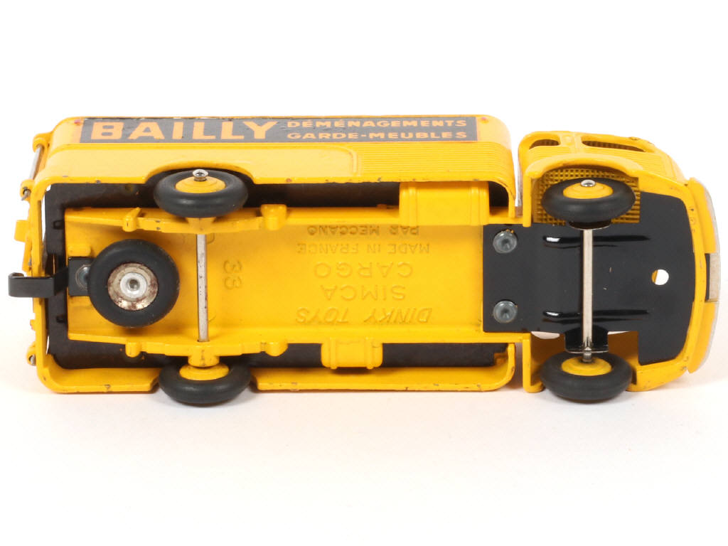 Lot 195 - DINKY TOYS (FRANCE) (1)