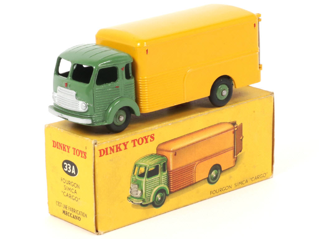 Lot 194 - DINKY TOYS (FRANCE) (1)