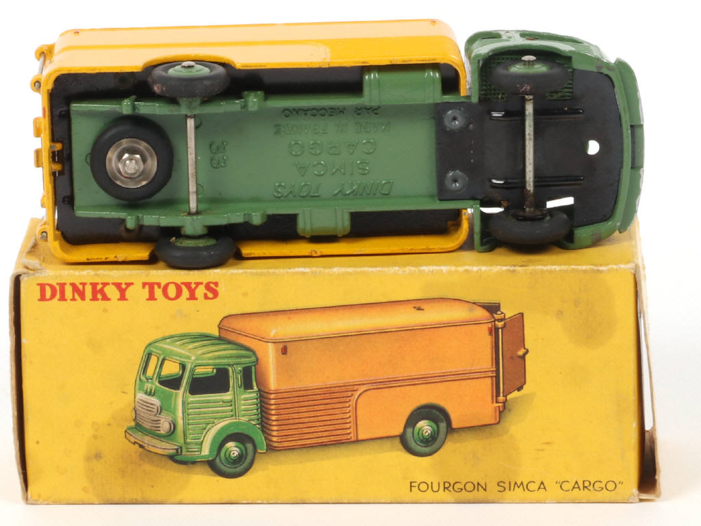 Lot 194 - DINKY TOYS (FRANCE) (1)