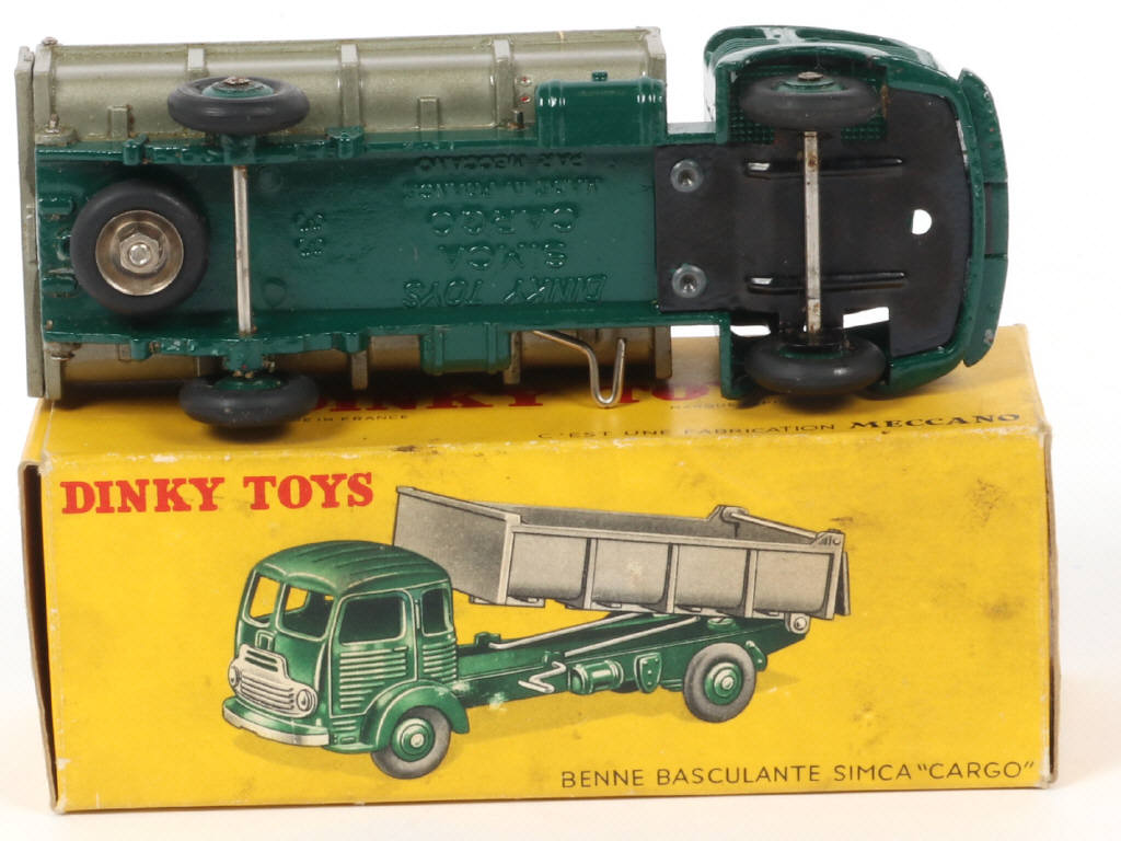 Lot 196 - DINKY TOYS (FRANCE) (1)