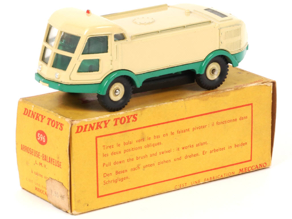 Lot 202 - DINKY TOYS (FRANCE) (1)