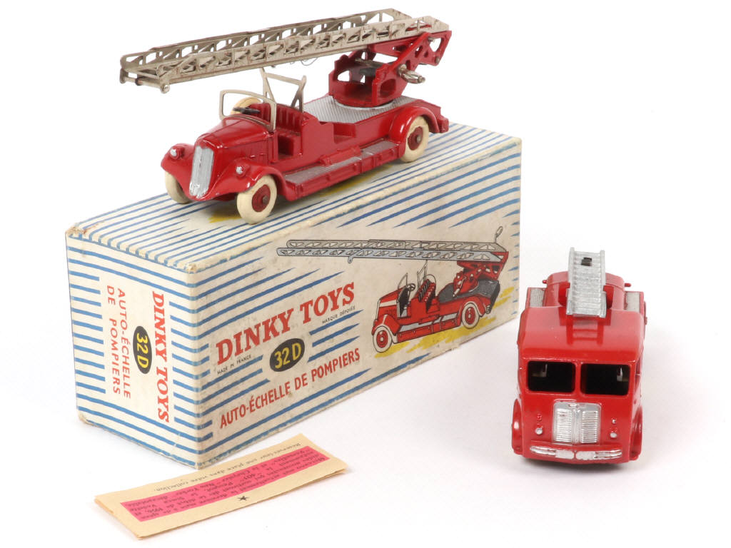 Lot 237 - DINKY TOYS (FRANCE) (3)
