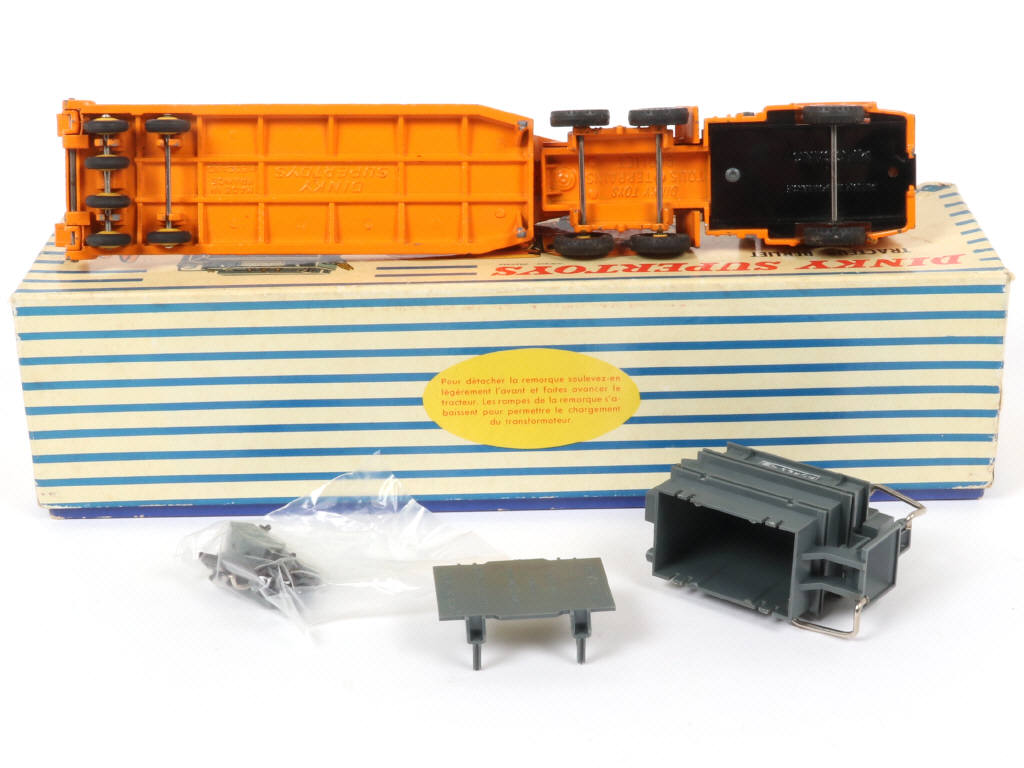 Lot 207 - DINKY TOYS (FRANCE) (1)