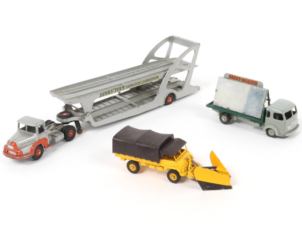 Lot 235 - DINKY TOYS (FRANCE) (3)