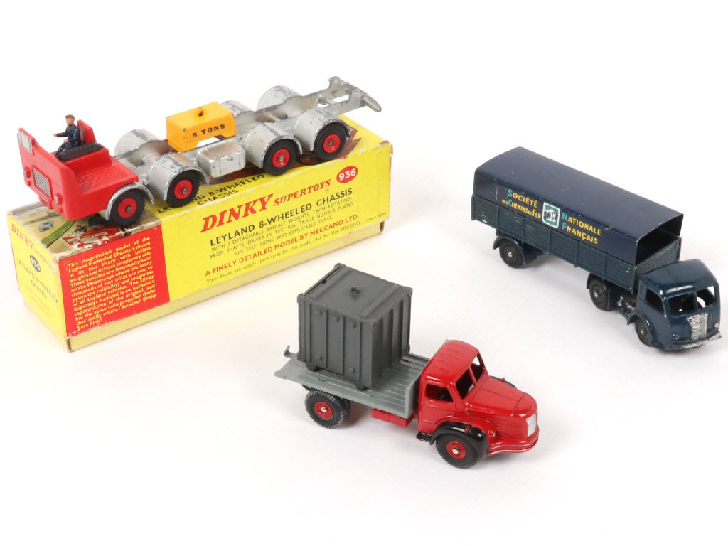 Lot 232 - DINKY TOYS (FRANCE) (3)