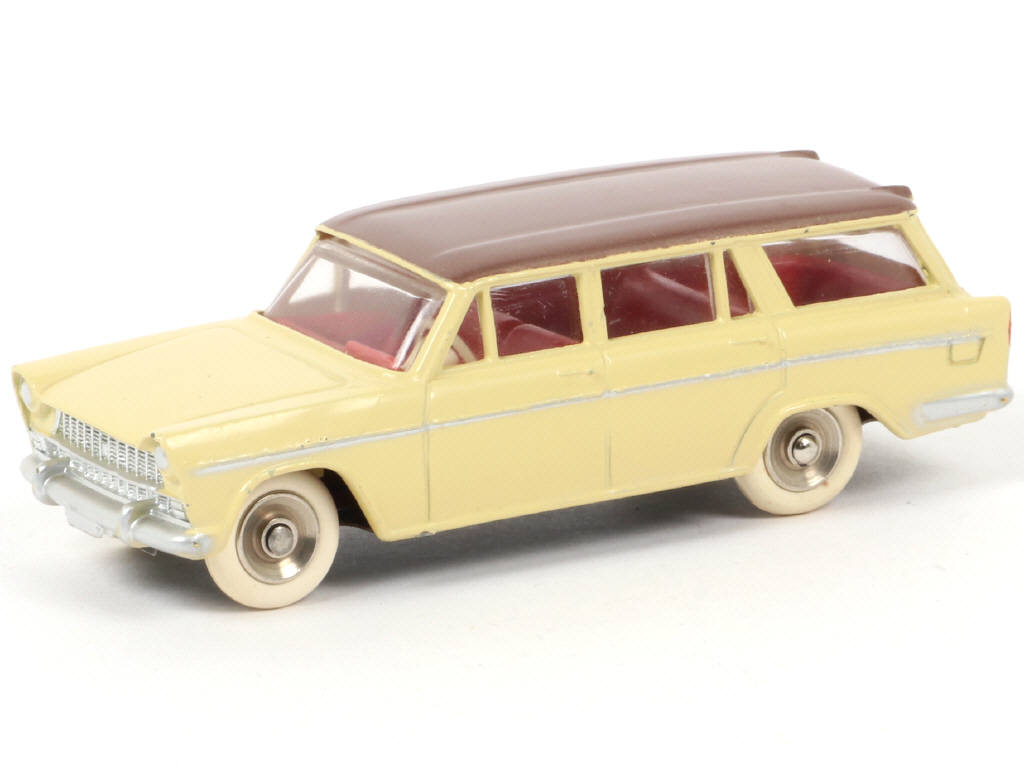 Lot 122 - DINKY TOYS (FRANCE) (1)