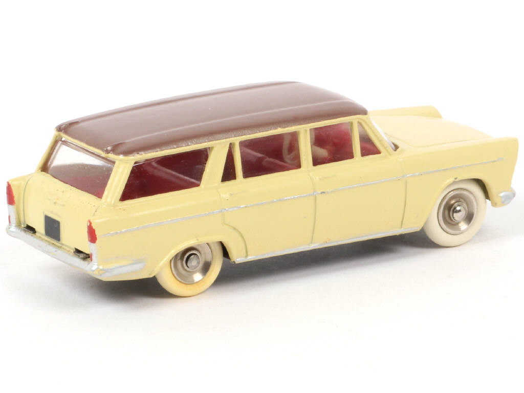 Lot 122 - DINKY TOYS (FRANCE) (1)