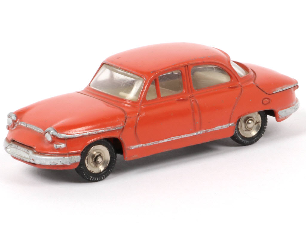 Lot 121 - DINKY TOYS (FRANCE) (1)